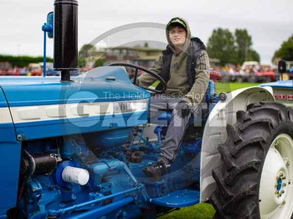 Leven-Tractor-Run-1 Leven-Tractor-Run-1